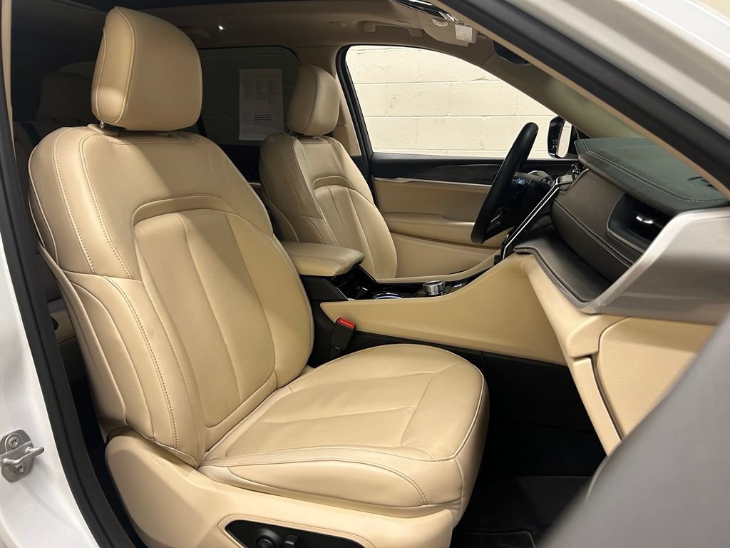 Used 2022 Jeep Grand Cherokee Limited AWD/4WD image 8