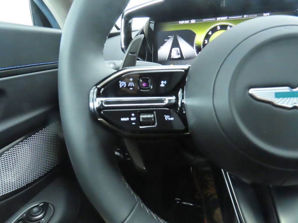 Used 2025 Aston Martin V8 Vantage Coupe image 11