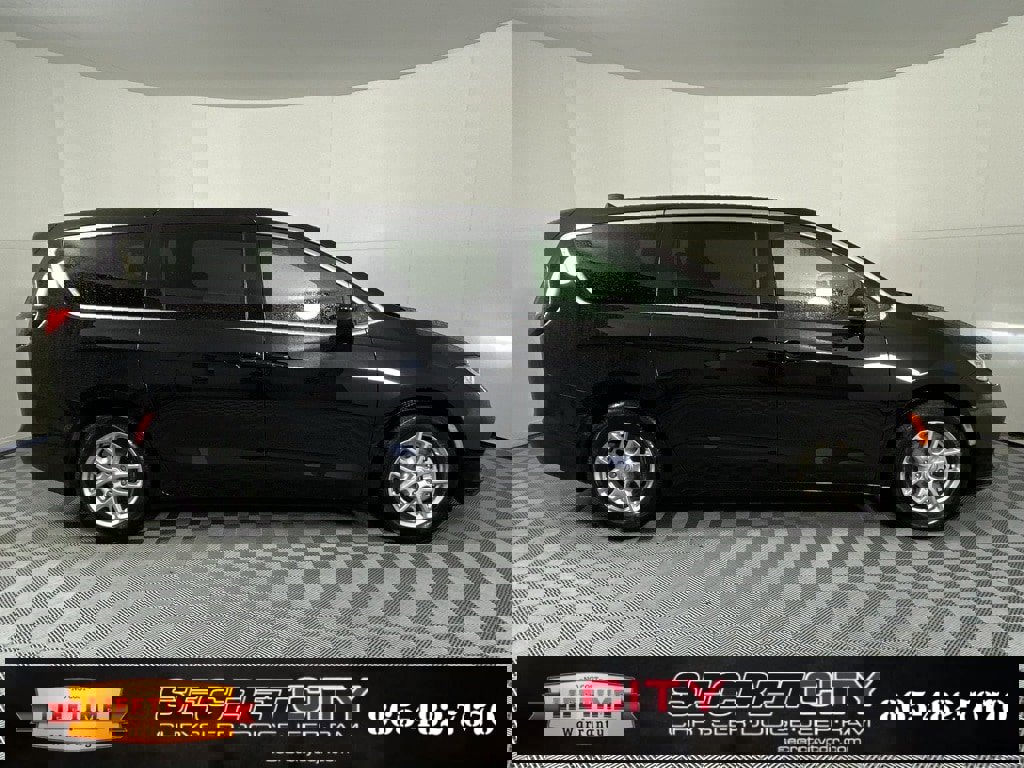 New 2026 Chrysler Pacifica Select image 8