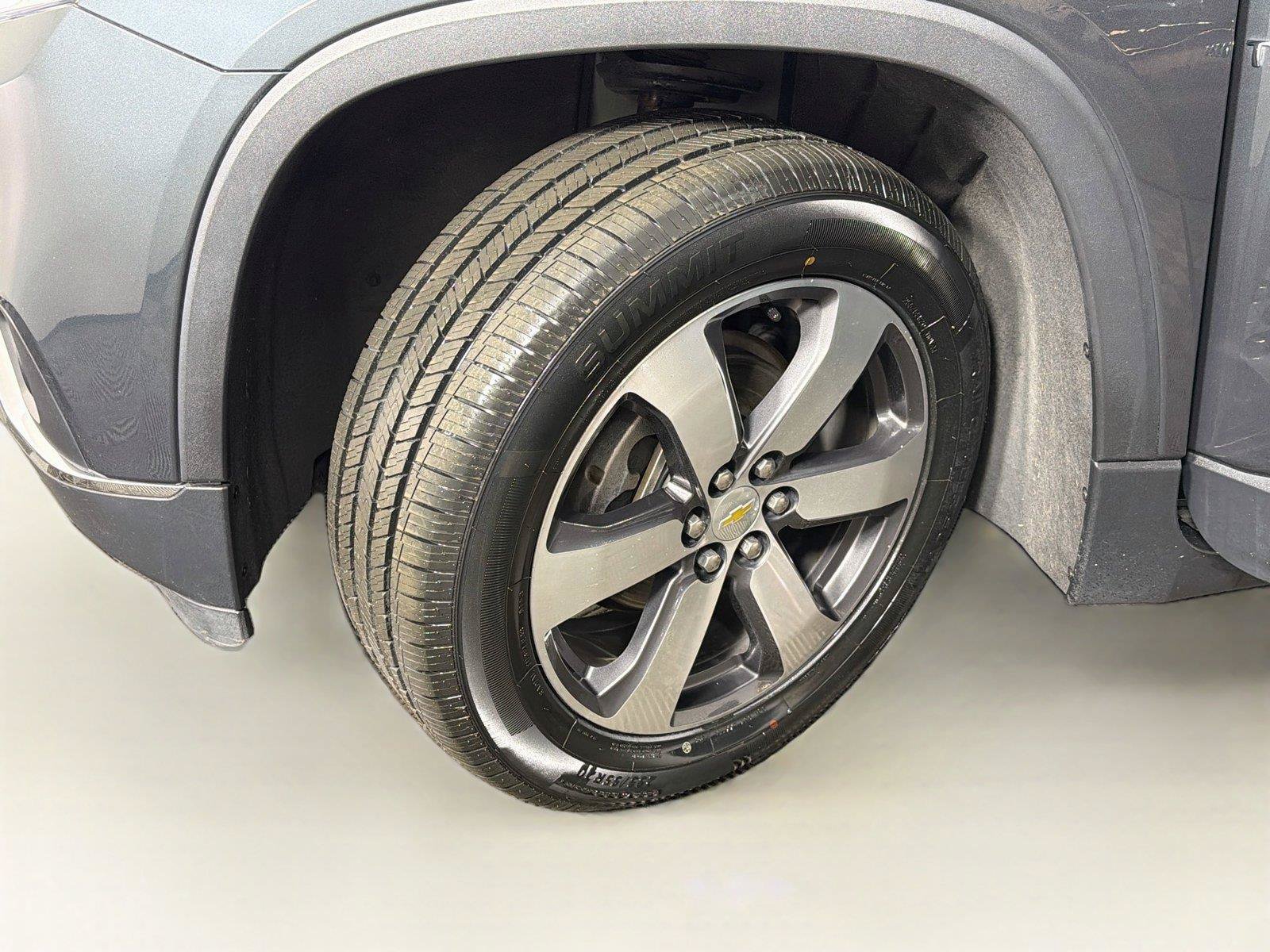 Used 2019 Chevrolet Traverse LT w/ LT Premium Package AWD/4WD image 37
