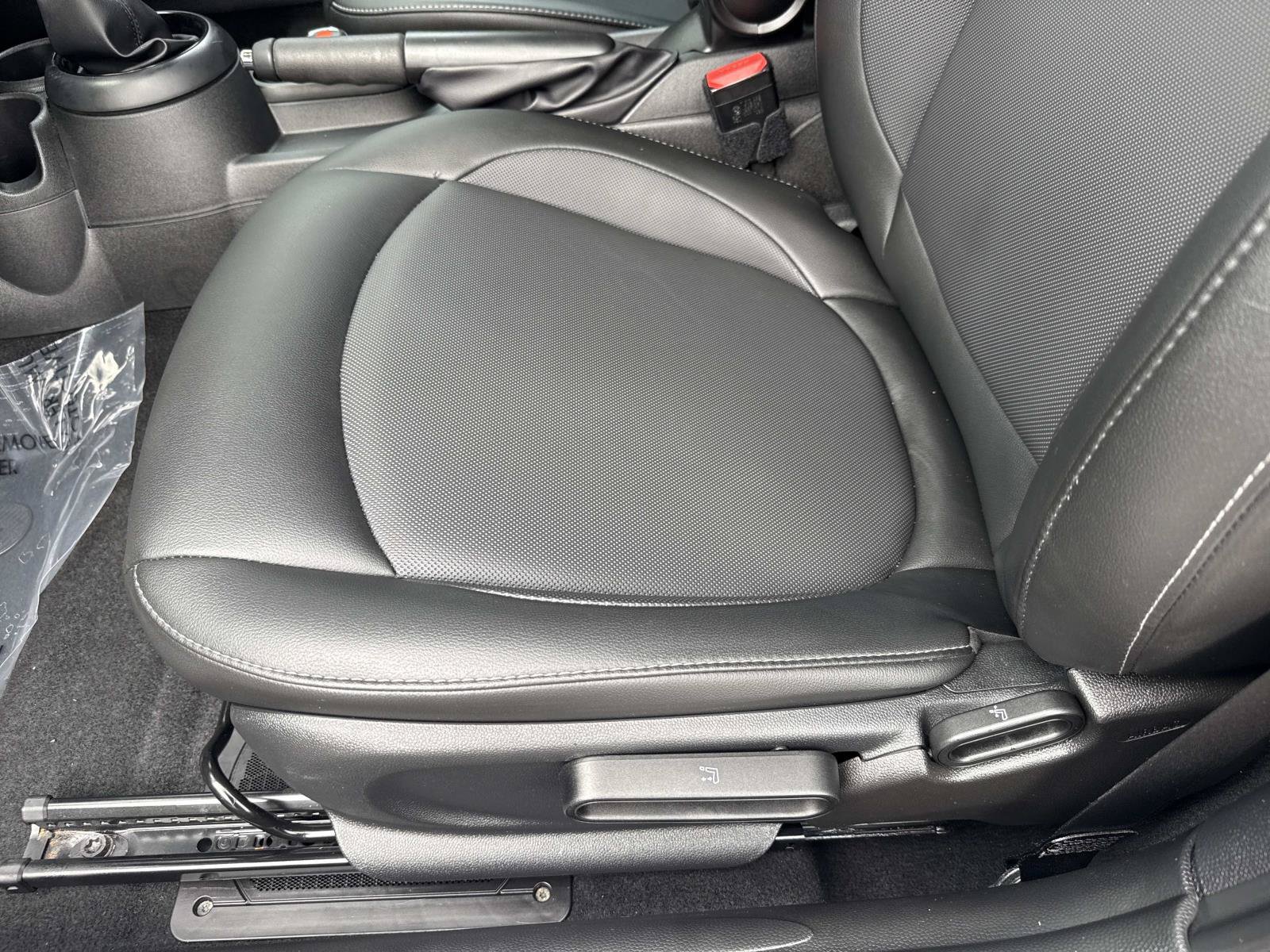 Used 2019 MINI Cooper 2-Door Hardtop FWD image 15