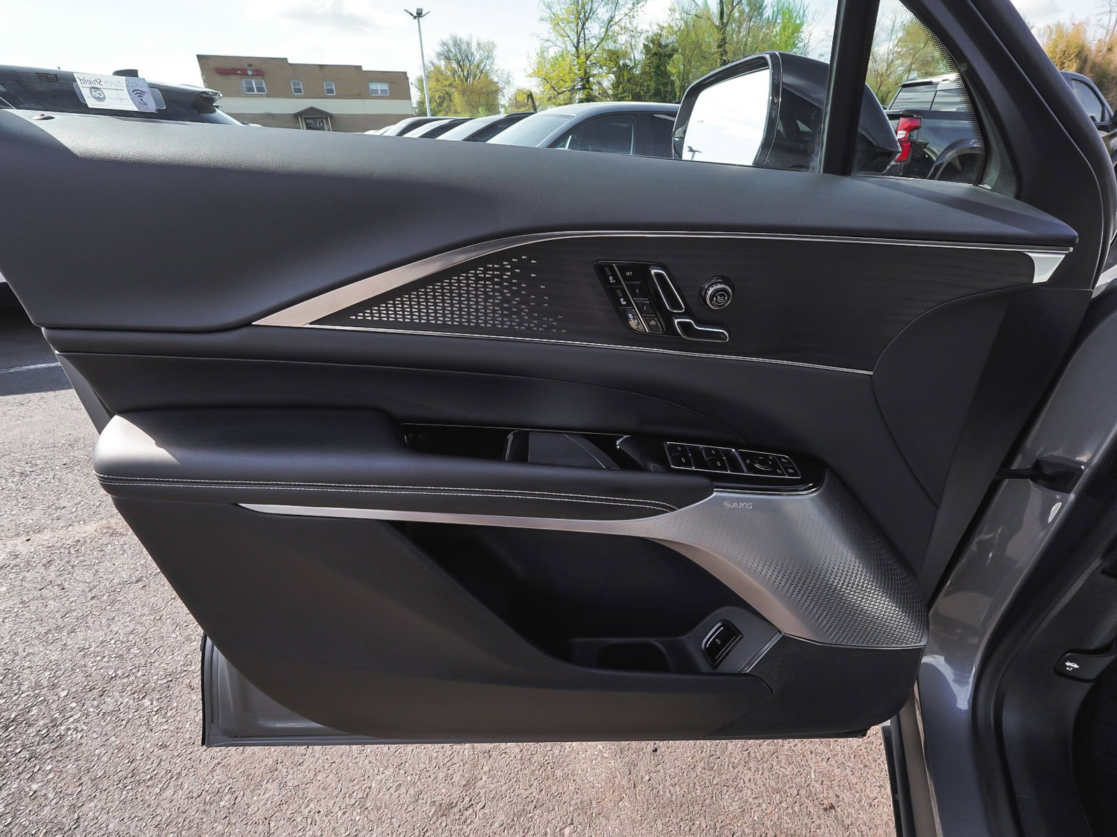 Used 2023 Cadillac Lyriq AWD image 7