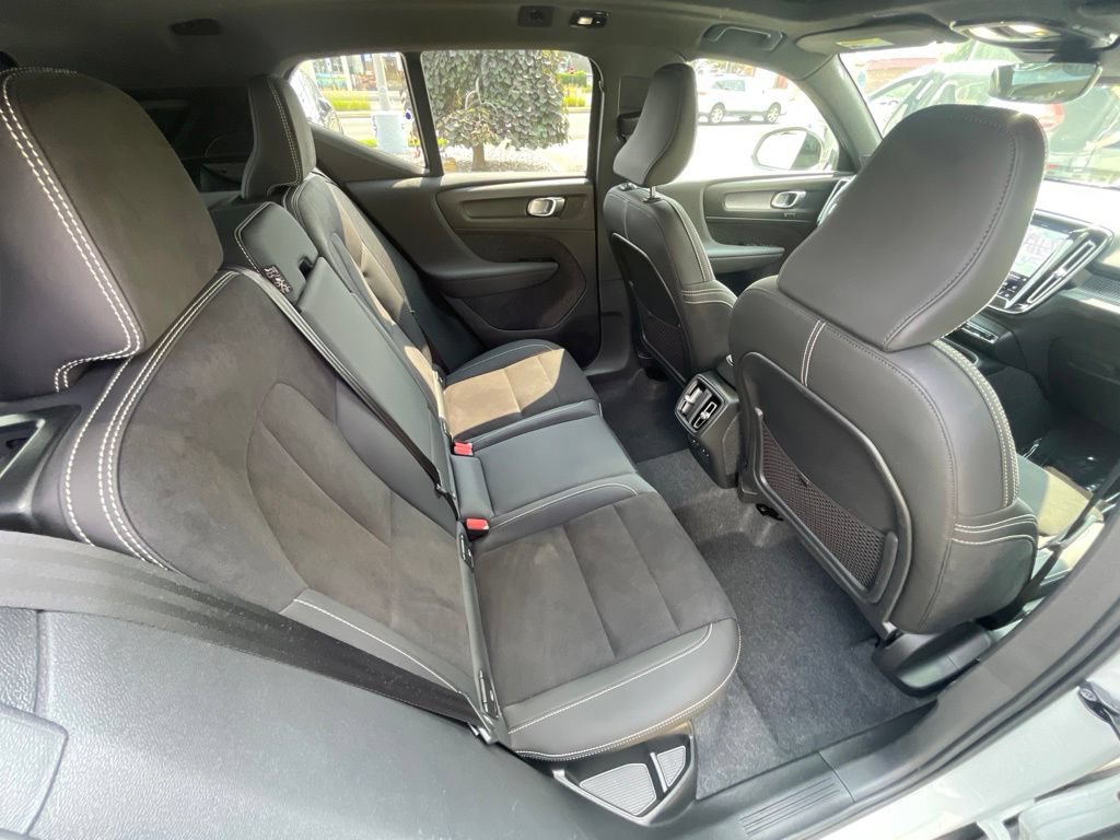 Certified 2025 Volvo XC40 B5 Plus AWD/4WD image 14