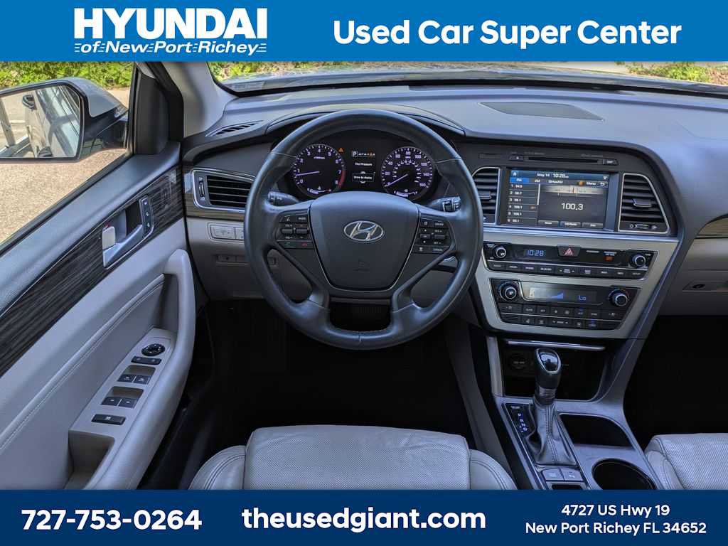 Used 2015 Hyundai Sonata Limited w/ Option Group 06 FWD image 18