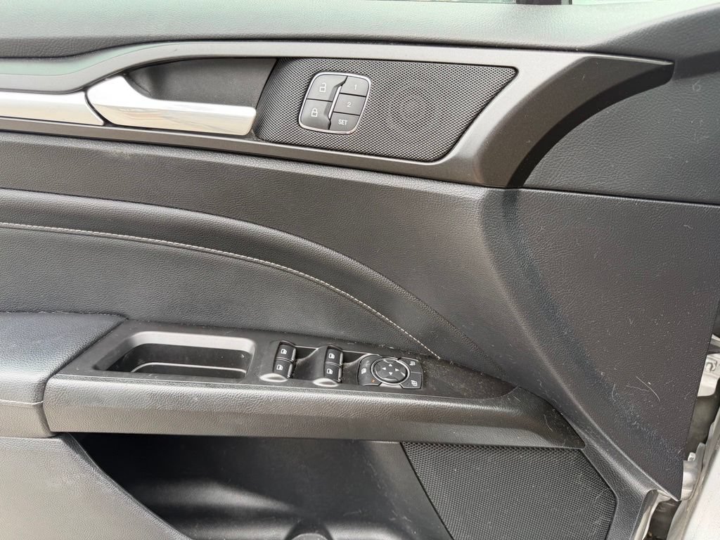 Used 2020 Ford Fusion Titanium AWD/4WD image 22