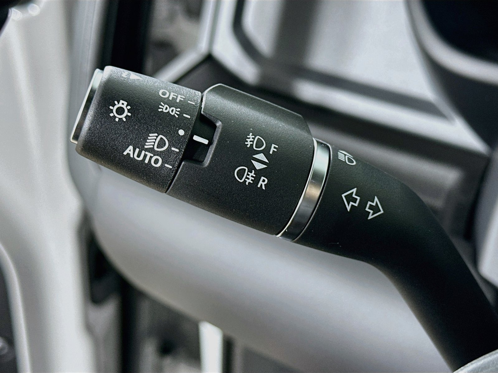 New 2026 Land Rover Defender 110 X-Dynamic SE AWD/4WD image 21