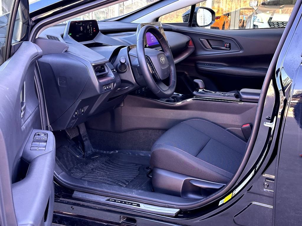 Used 2025 Toyota Prius Plug-In Hybrid FWD image 10