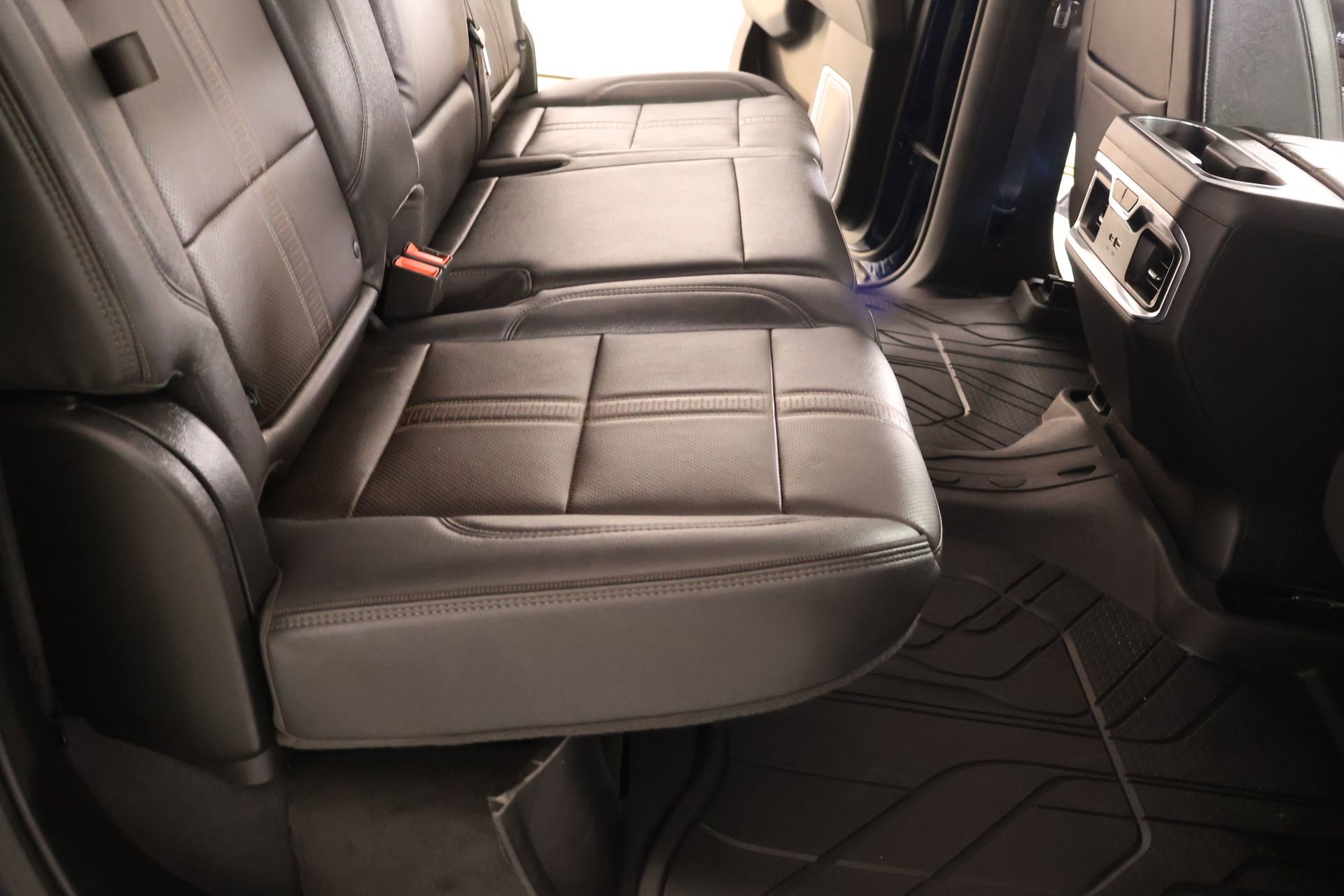 Used 2022 Chevrolet Silverado 1500 High Country w/ High Country Premium Package AWD/4WD image 15