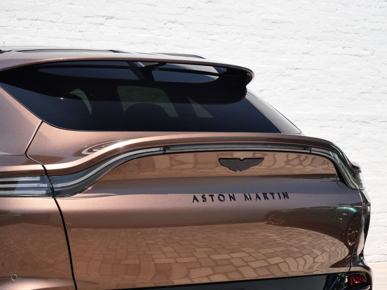 Used 2024 Aston Martin DBX AWD/4WD image 8