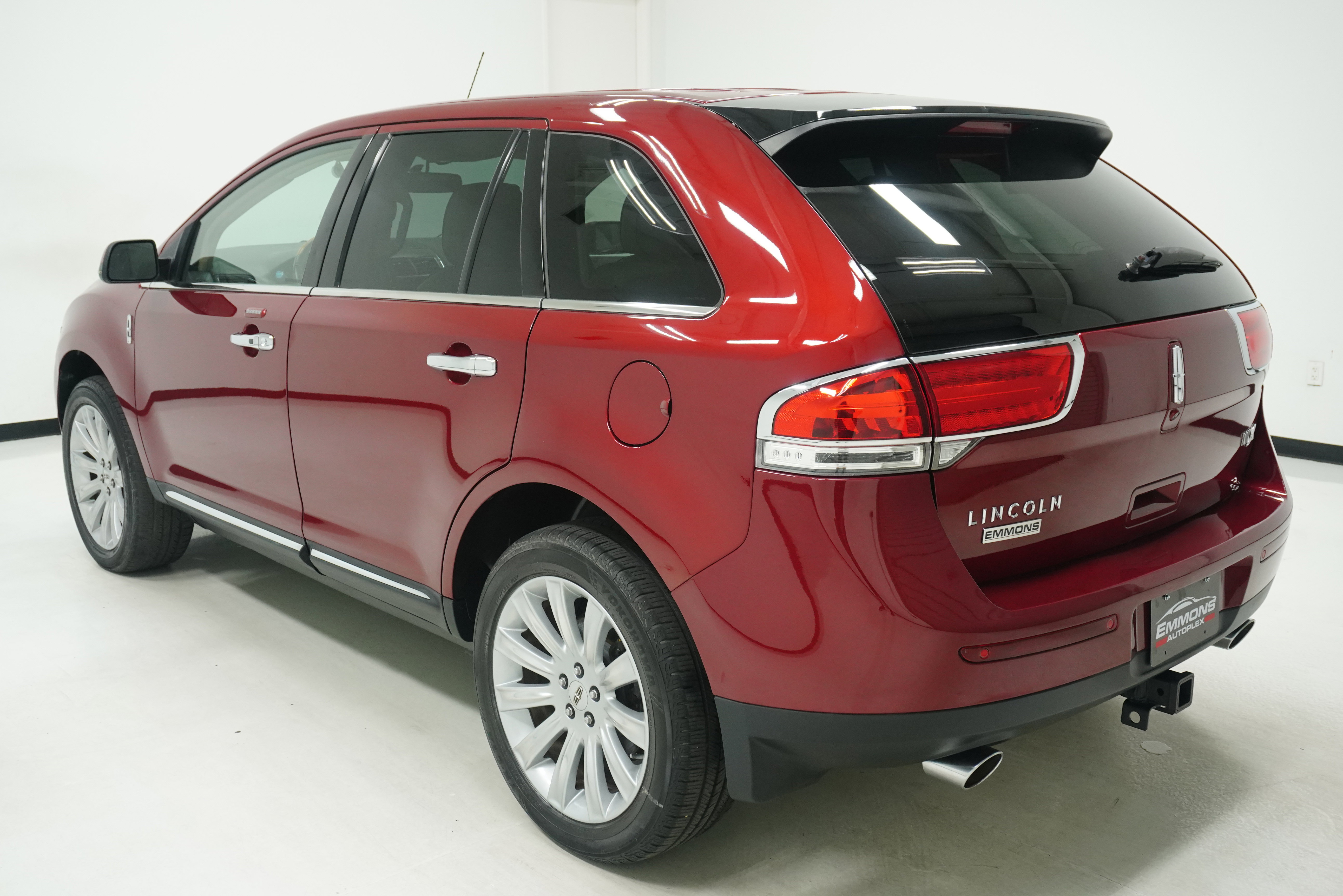 Used 2013 Lincoln MKX FWD image 6