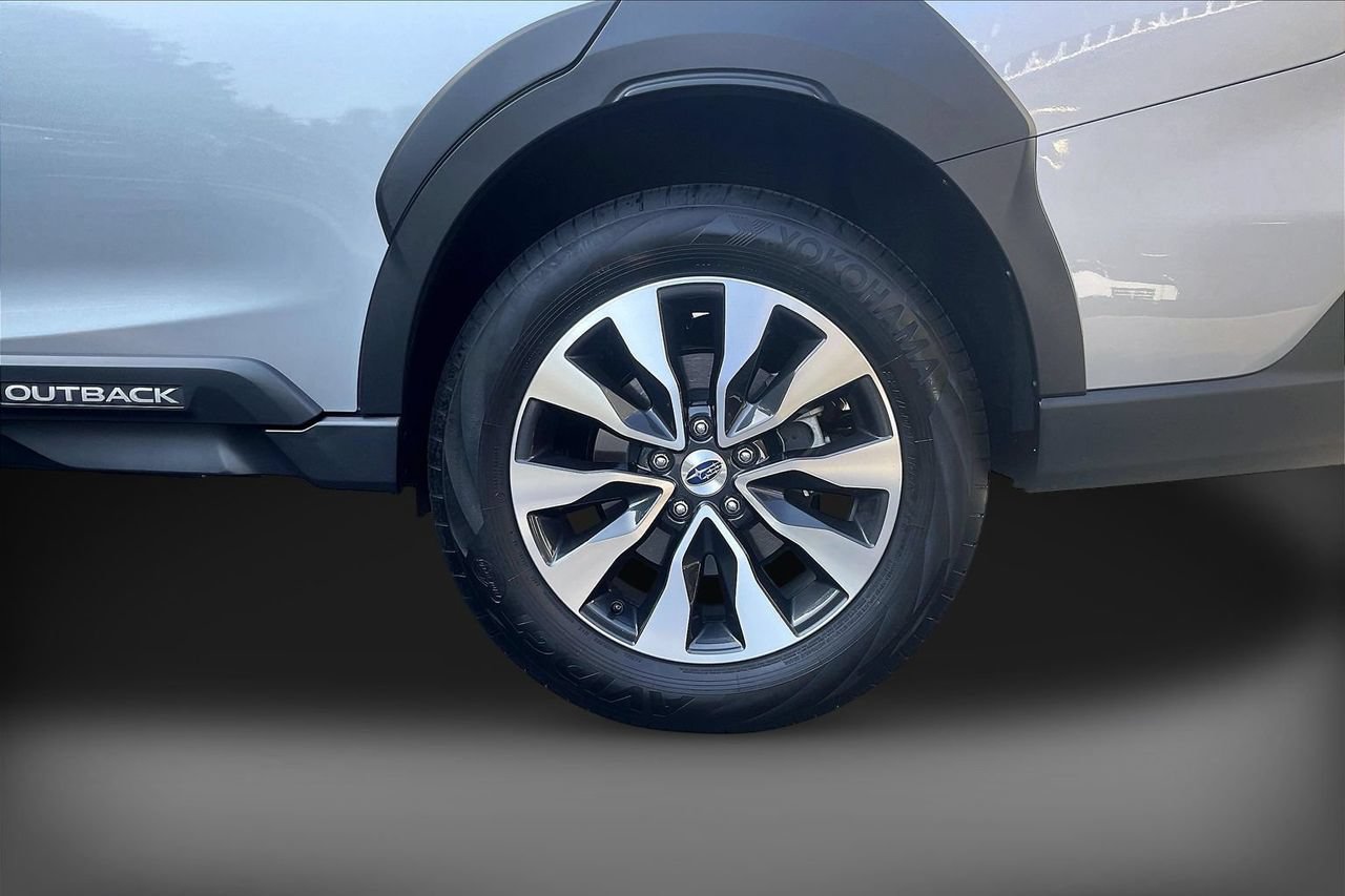 Used 2025 Subaru Outback Limited AWD/4WD image 36