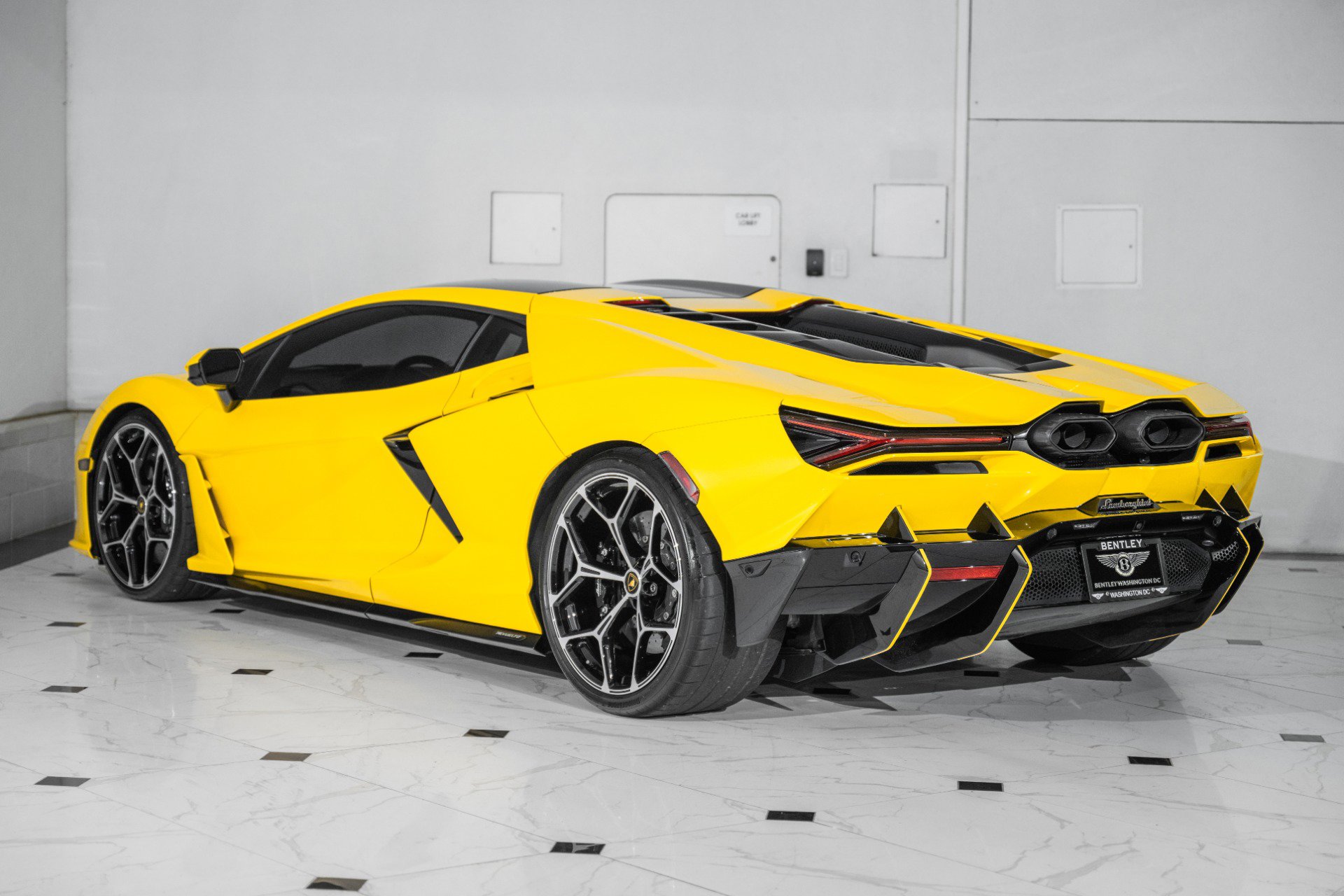 Used 2024 Lamborghini Revuelto image 7