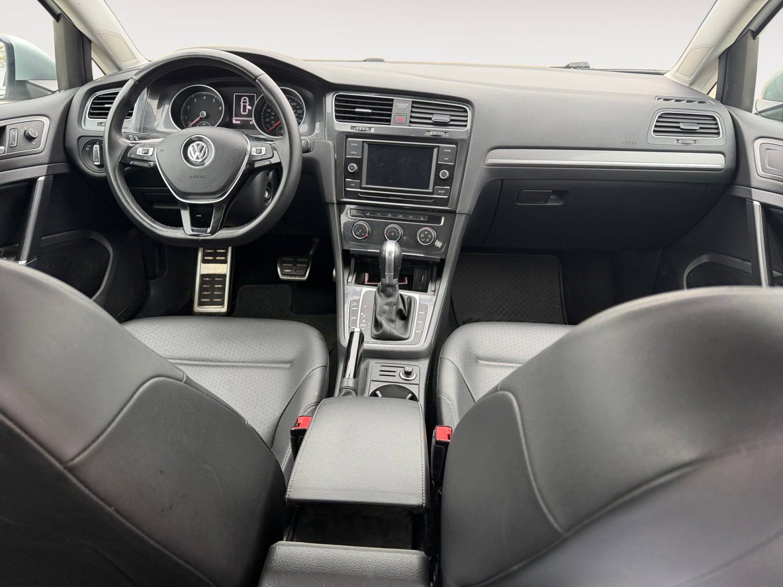 Used 2019 Volkswagen Golf Alltrack S image 10