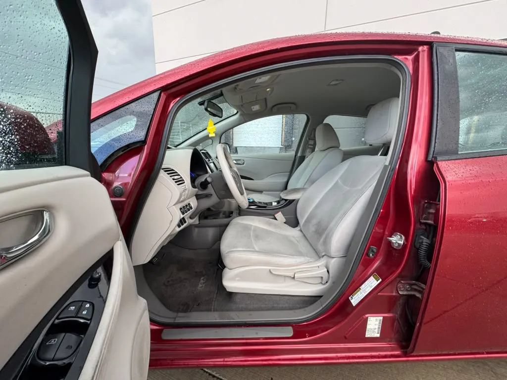 Used 2013 Nissan Leaf SV FWD image 8
