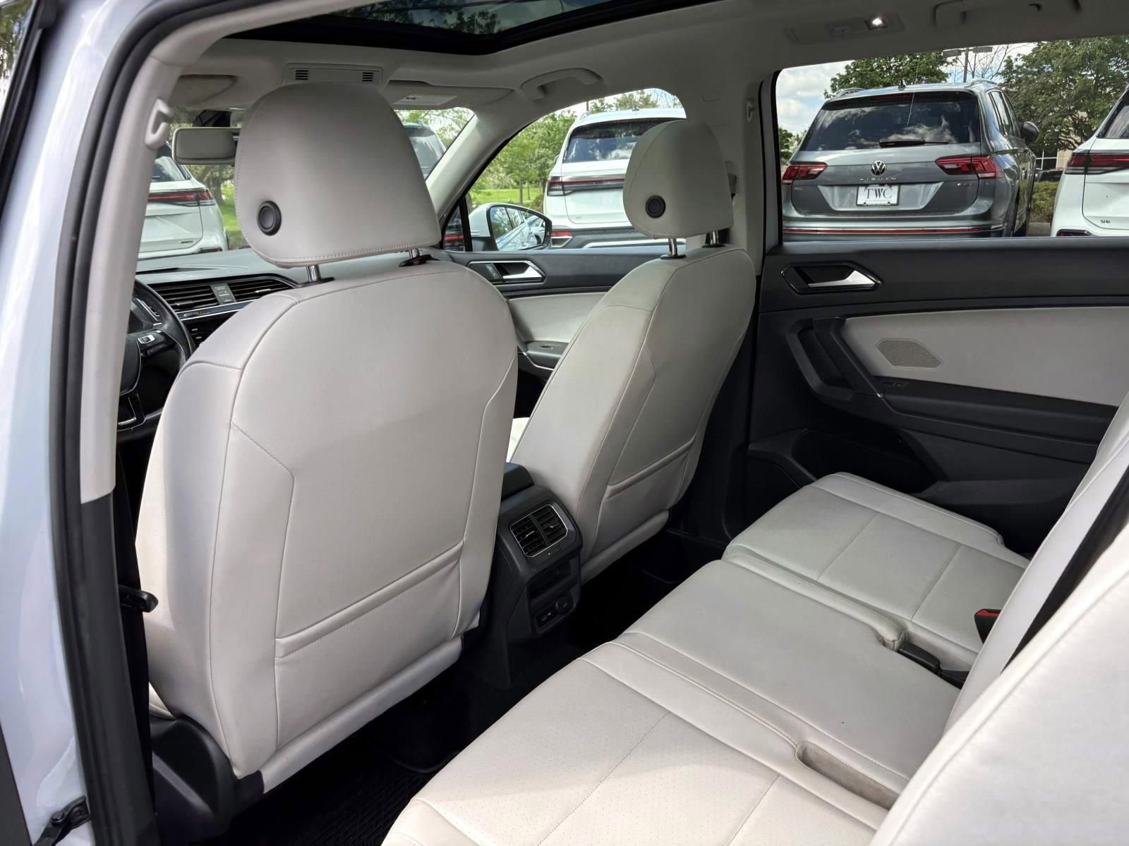 Used 2018 Volkswagen Tiguan SE w/ Panoramic Sunroof Package image 27