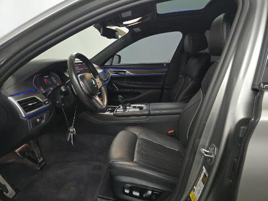 Used 2020 BMW M760i xDrive image 6