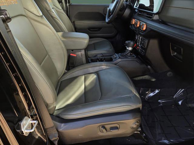 Used 2025 Jeep Gladiator Mojave w/ Convenience Group image 29