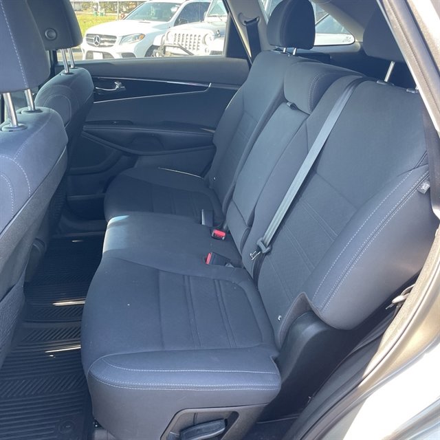 Used 2019 Kia Sorento LX image 5