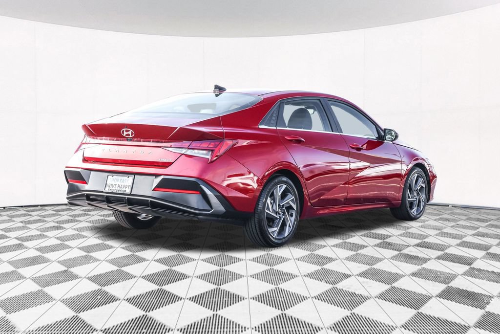 Certified 2025 Hyundai Elantra Limited FWD image 14