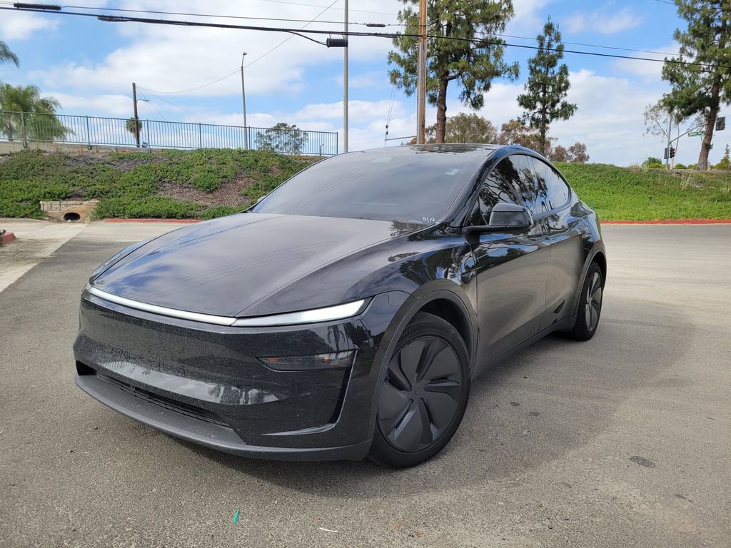 Used 2026 Tesla Model Y Long Range AWD/4WD image 1