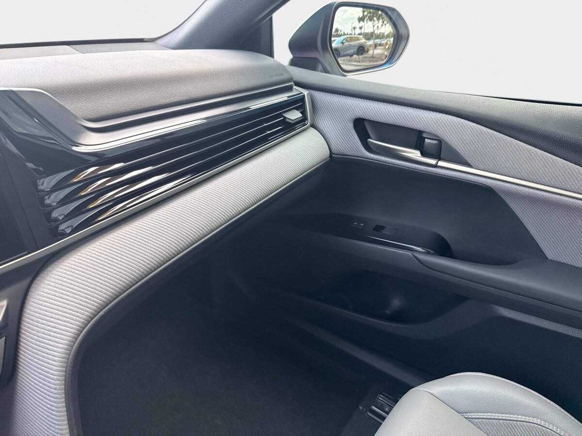Used 2025 Toyota Camry SE w/ Multimedia Upgrade Package FWD image 22