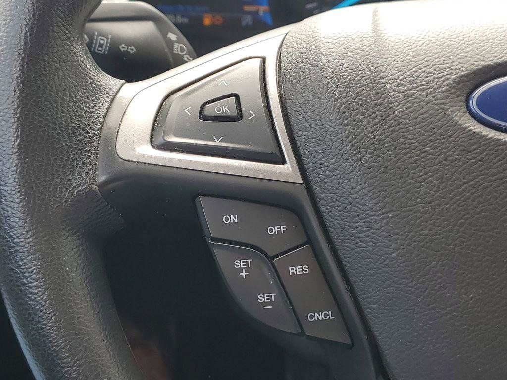 Used 2020 Ford Fusion SE image 9