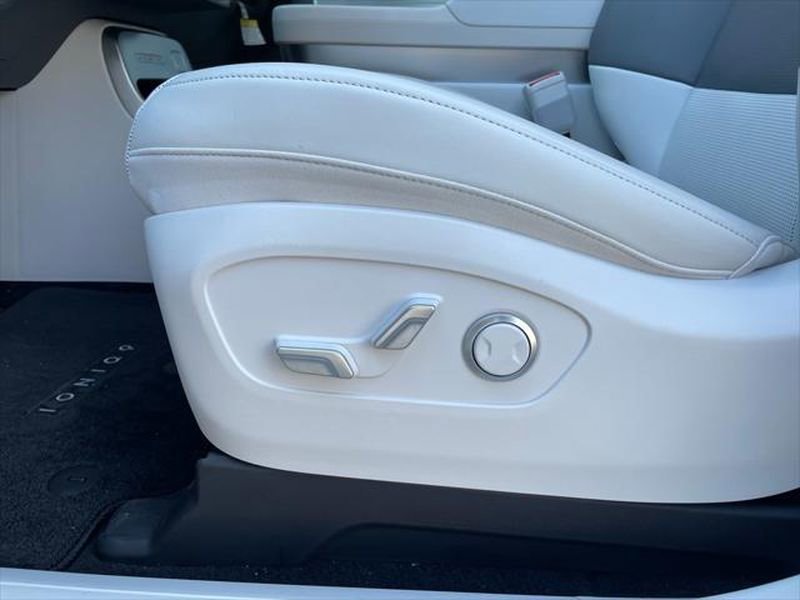 New 2026 Hyundai Ioniq 9 SEL w/ Tow & Go Package AWD/4WD image 14