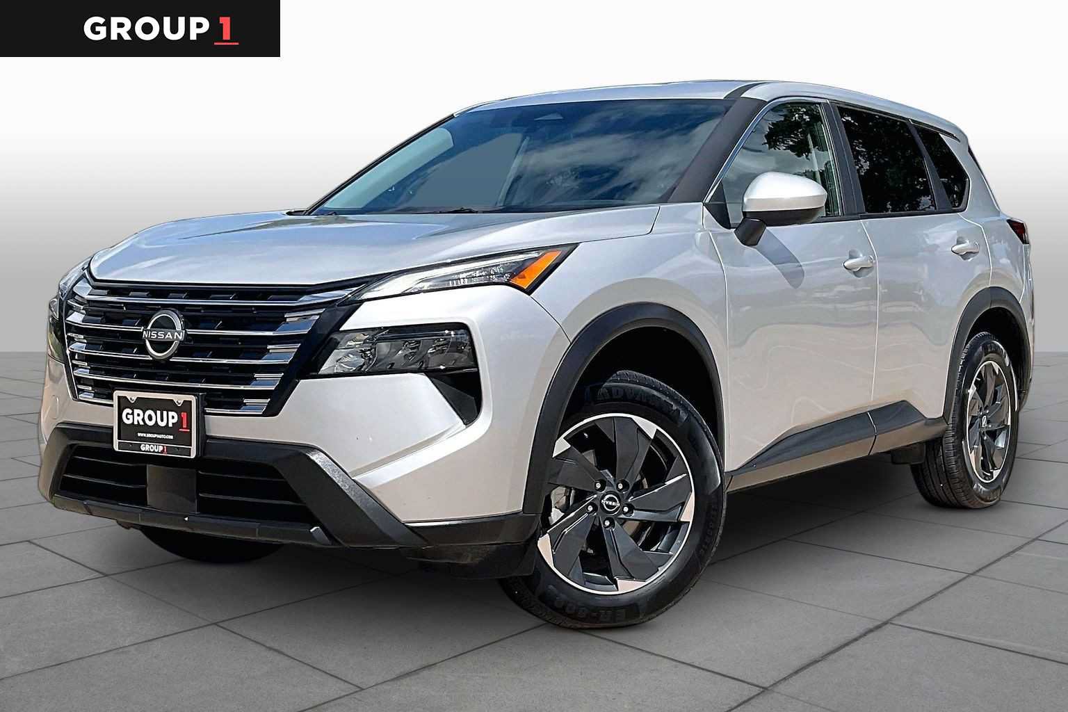 Used 2025 Nissan Rogue SV FWD image 1