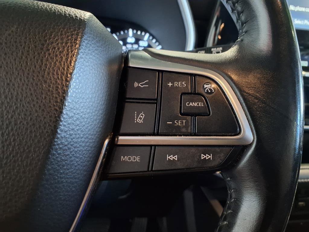 Used 2020 Toyota Highlander XLE image 27