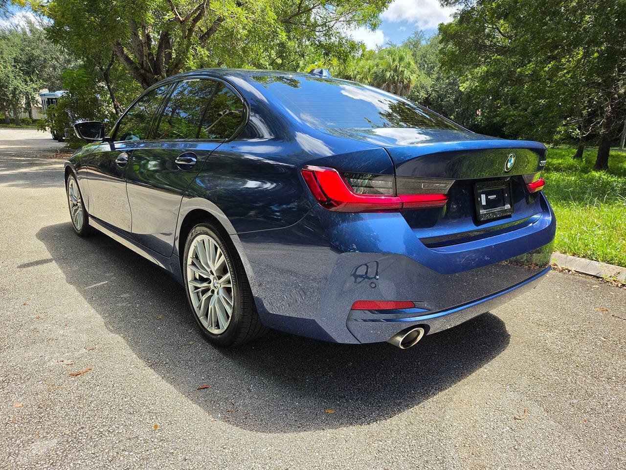 Used 2023 BMW 330i Sedan w/ Premium Package RWD image 6