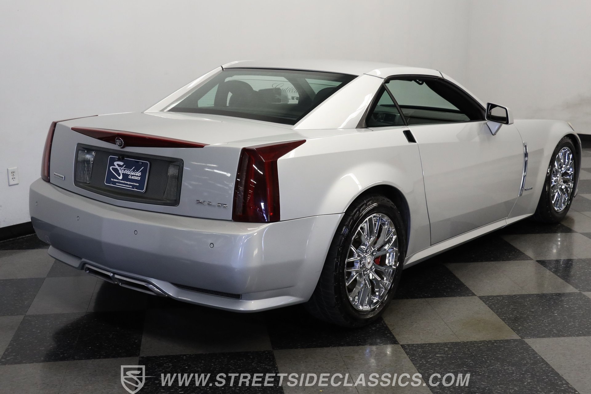 Used 2009 Cadillac XLR image 10
