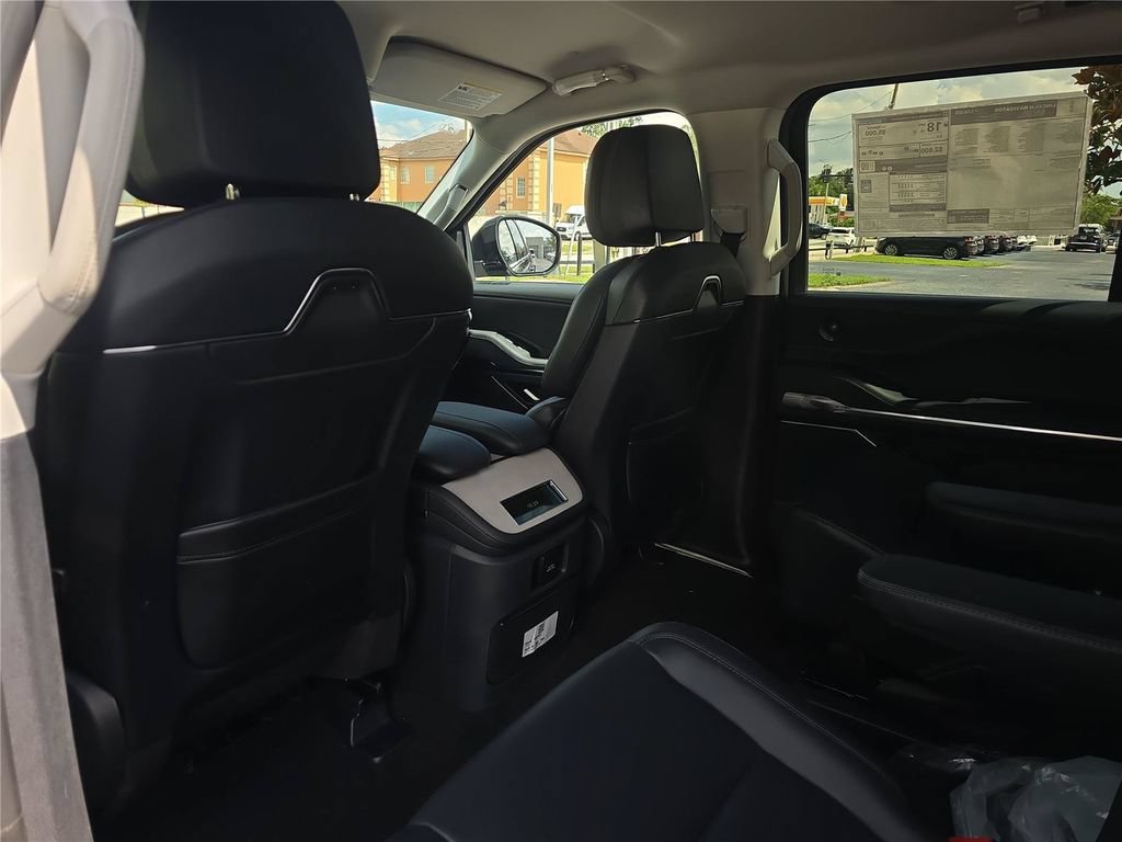 New 2027 Lincoln Navigator Premiere RWD image 14