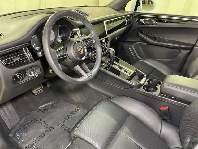 Certified 2025 Porsche Macan S AWD/4WD image 4