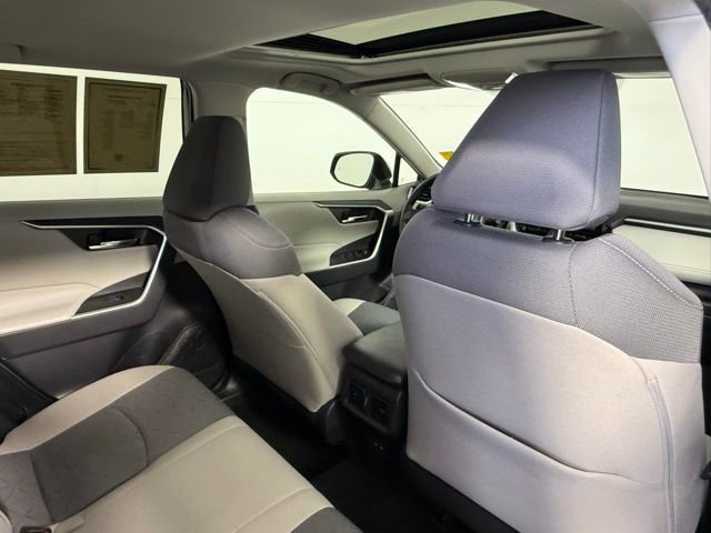 Used 2022 Toyota RAV4 XLE image 38