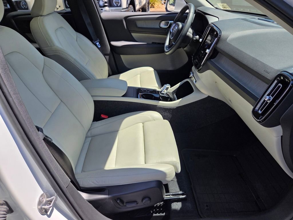 Used 2022 Volvo XC40 T5 Inscription w/ Advanced Package AWD/4WD image 16