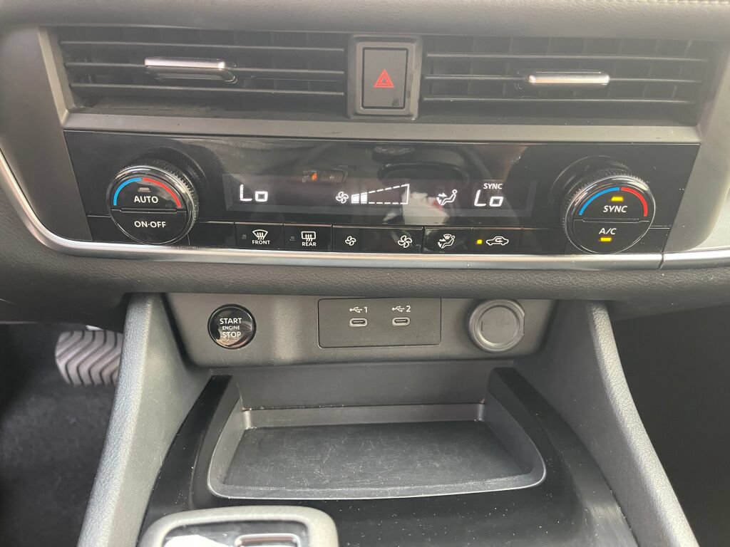 Used 2024 Nissan Rogue SV AWD/4WD image 12