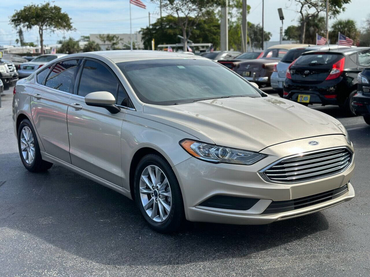 Used 2017 Ford Fusion SE image 9