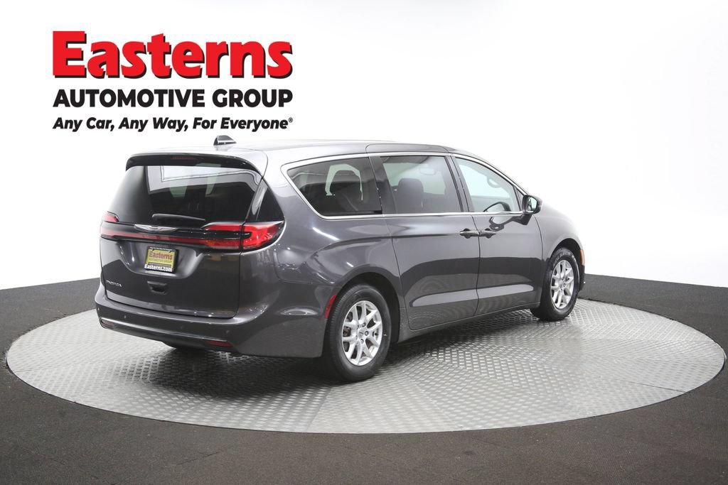 Used 2023 Chrysler Pacifica Touring-L FWD image 42
