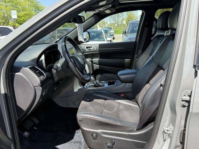 Used 2020 Jeep Grand Cherokee Altitude AWD/4WD image 16
