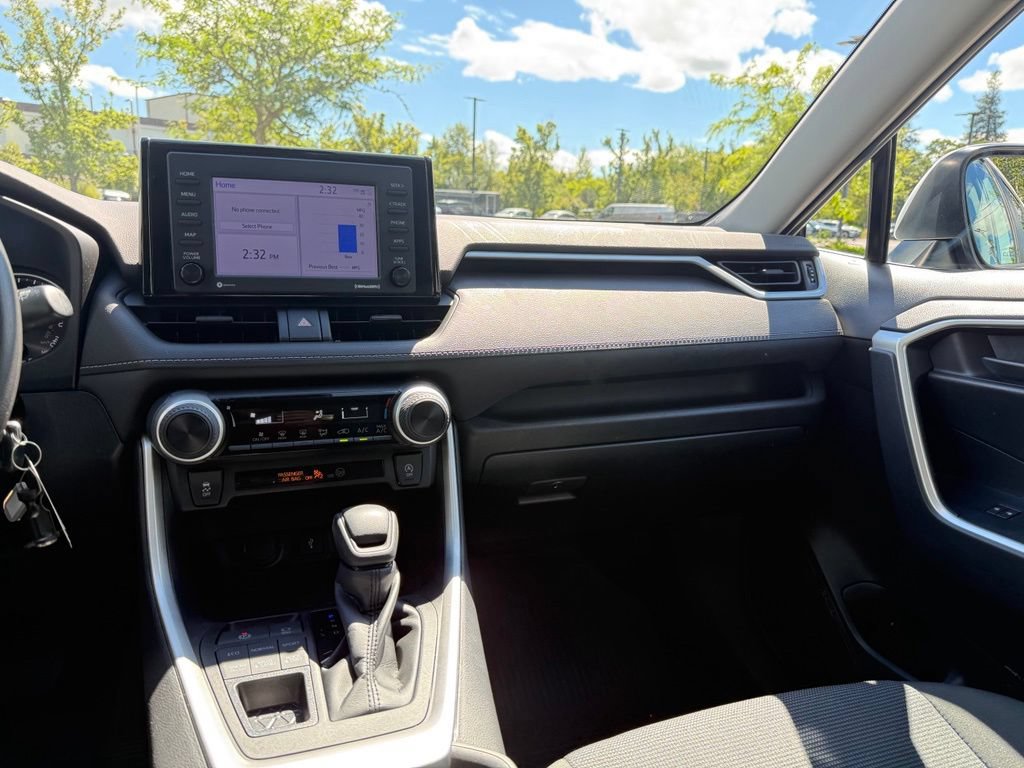Certified 2022 Toyota RAV4 LE AWD/4WD image 24