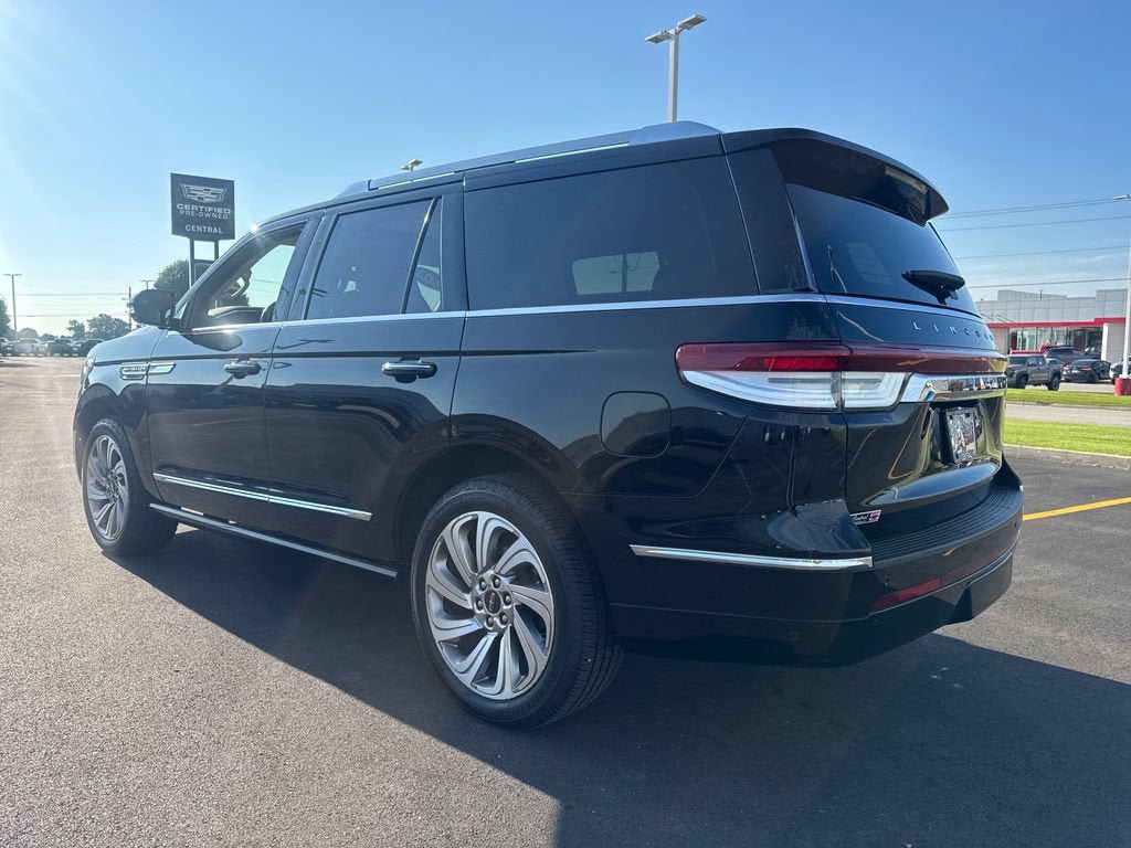 Used 2023 Lincoln Navigator Reserve AWD/4WD image 4