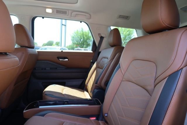 Used 2023 Nissan Pathfinder Platinum image 34