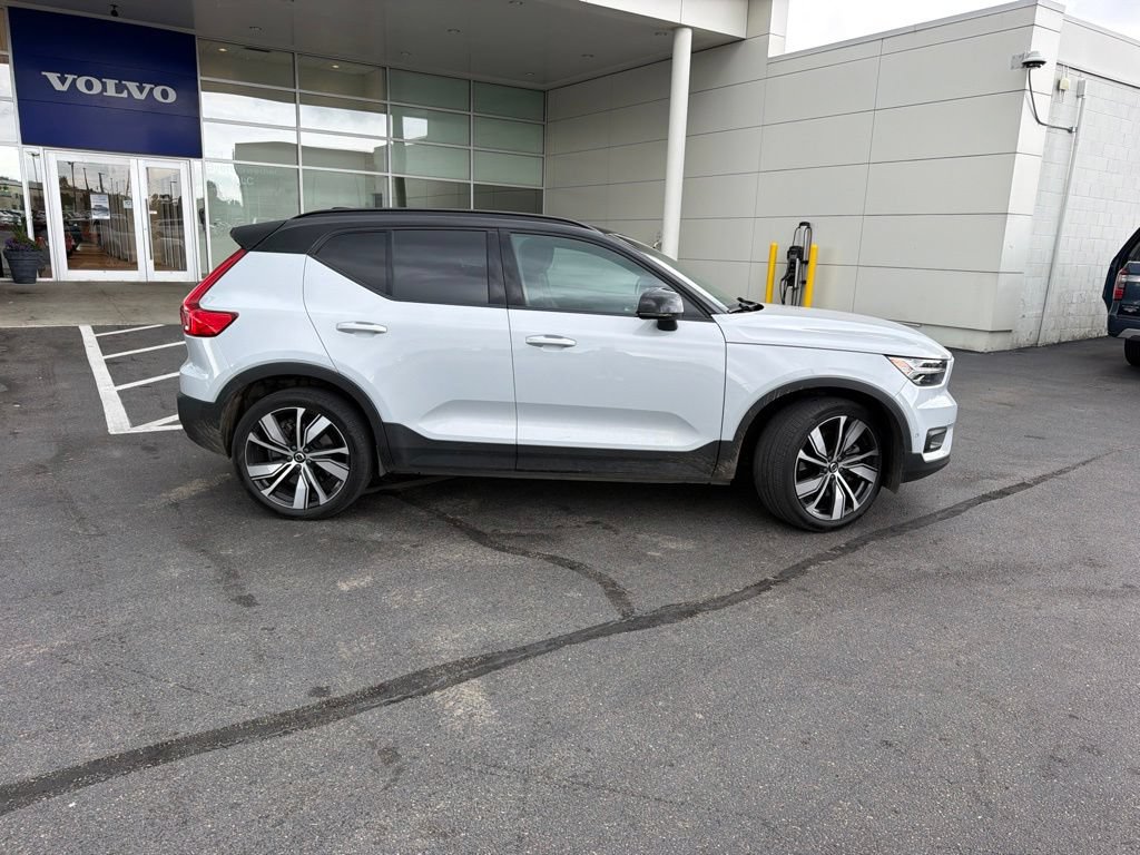Used 2022 Volvo XC40 P8 Recharge Plus AWD/4WD image 2