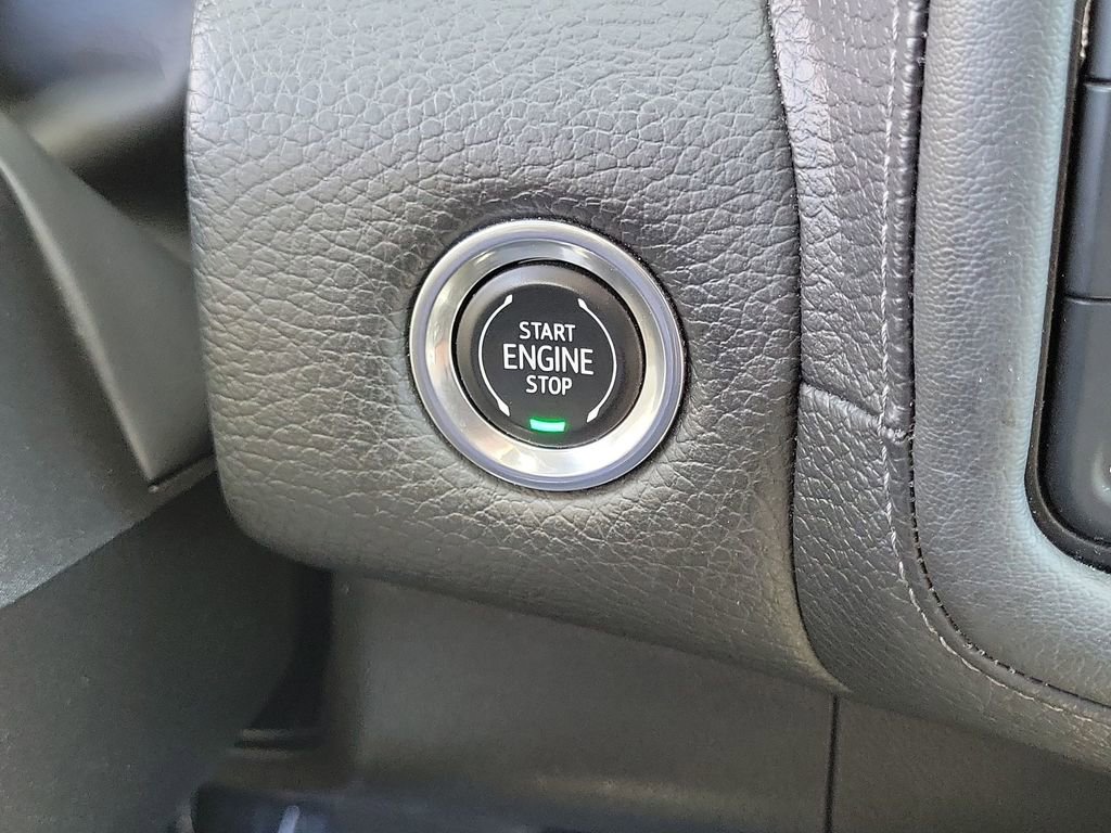 Used 2021 GMC Yukon XL Denali w/ Denali Premium Package image 17