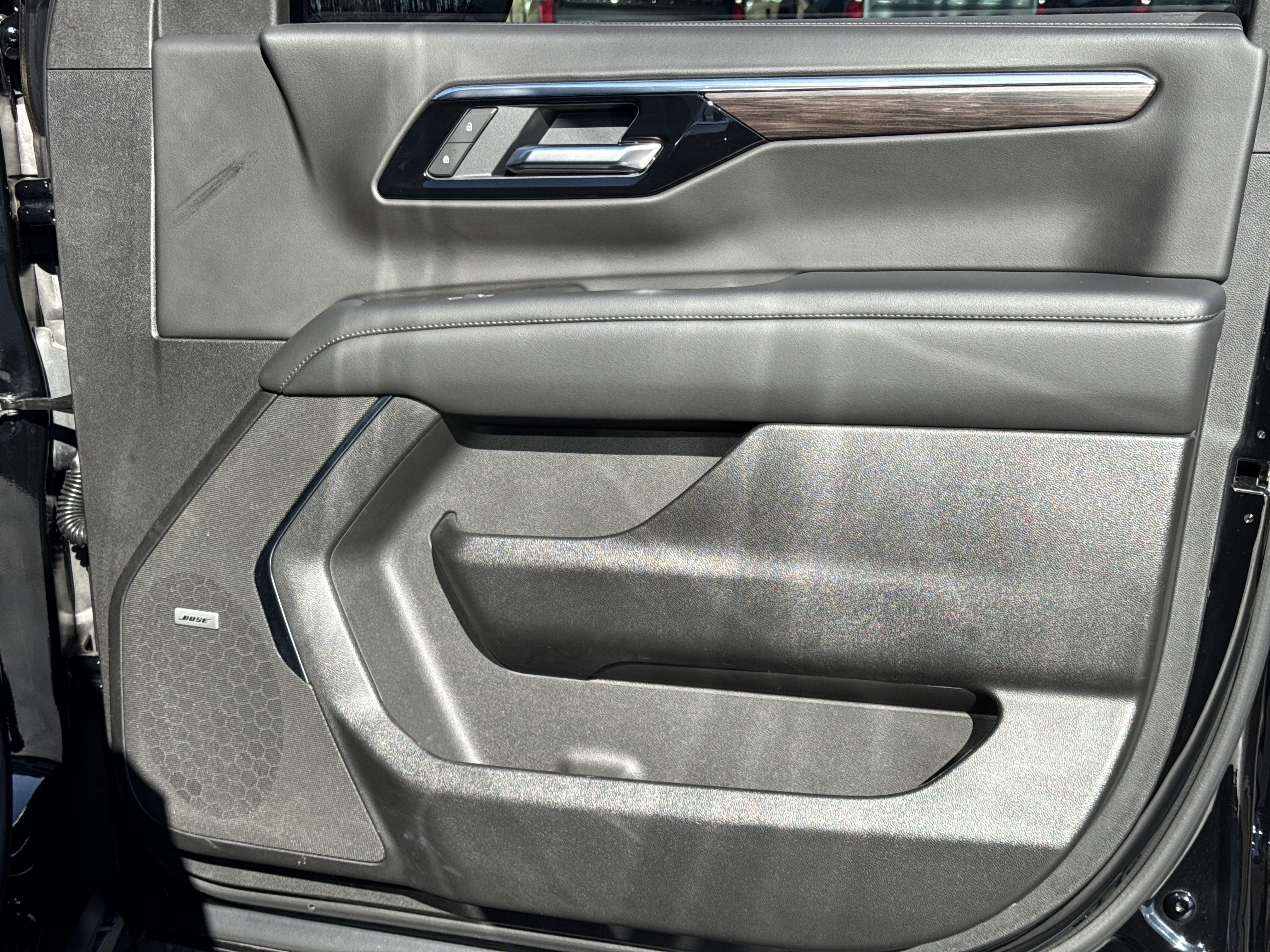 Used 2025 Chevrolet Suburban LT w/ Comfort Package RWD image 16