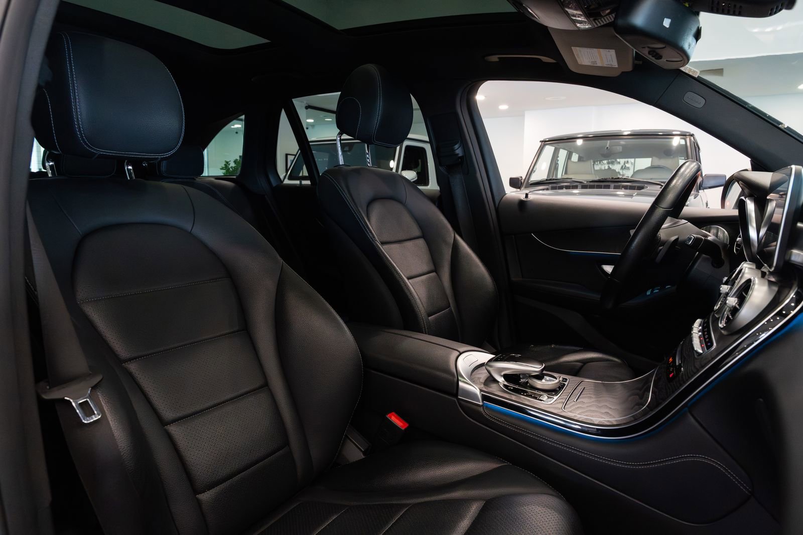 Used 2017 Mercedes-Benz GLC 300 4MATIC image 9