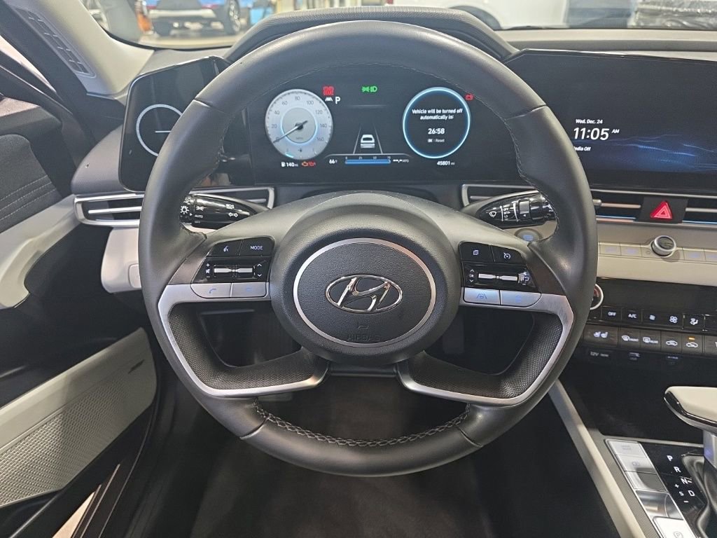 Used 2022 Hyundai Elantra Limited image 12