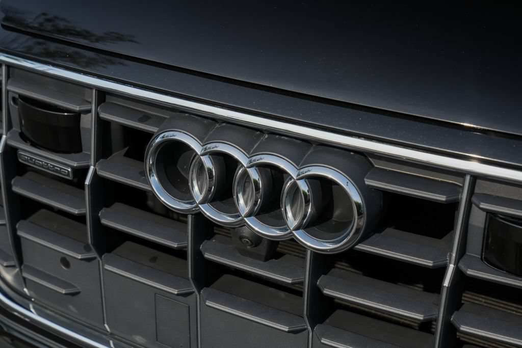 Used 2022 Audi Q8 Prestige w/ Prestige Package AWD/4WD image 8