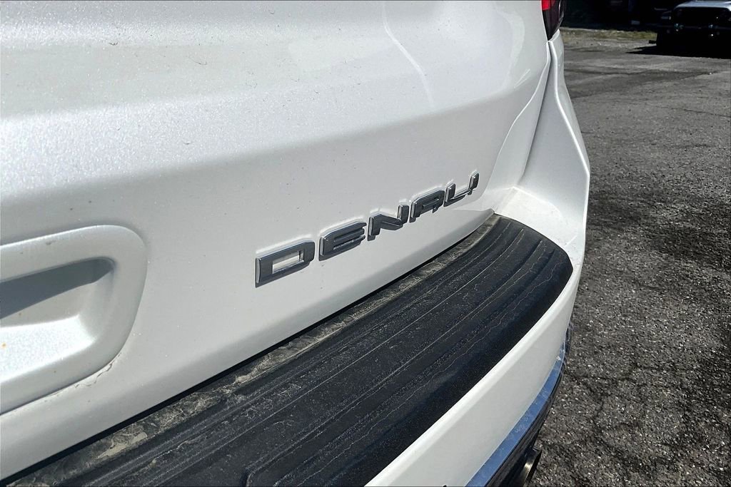 Used 2021 GMC Yukon Denali w/ Denali Premium Package image 8