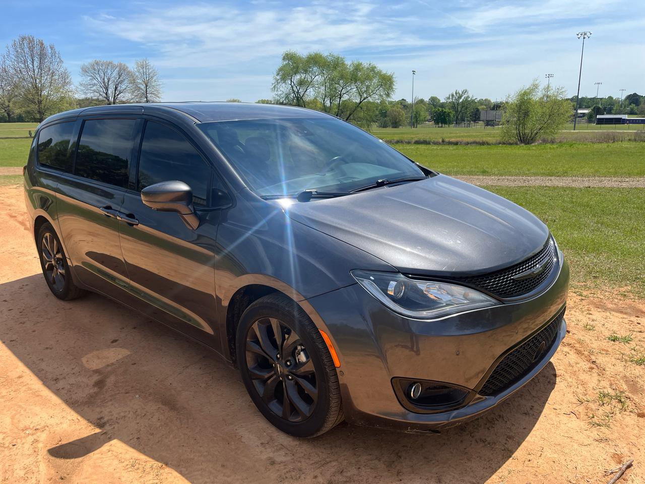 Used 2019 Chrysler Pacifica Touring Plus w/ Advanced Safetytec Group FWD image 2